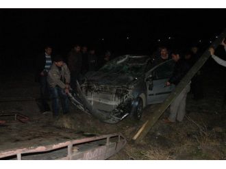 Polis aracı kaza yaptı: 2 yaralı