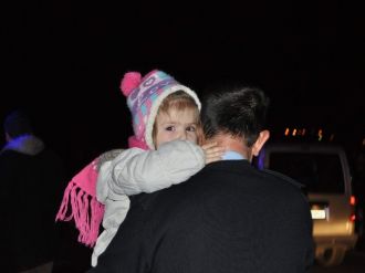 Yetim kalan Fatma’ya polis şevkati