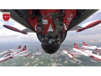 Türk Yıldızları’nın gökyüzü selfiesi