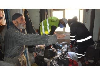 Evden 5 kamyon çöple 6 bin TL para çıktı