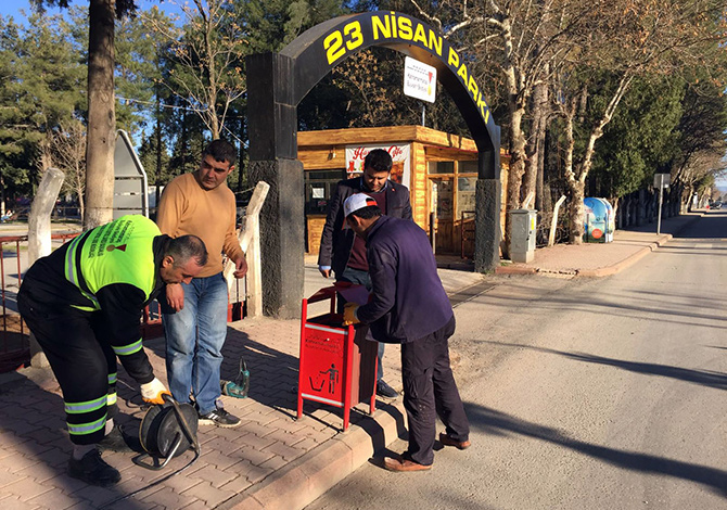 Ayaklı Çöp Kovaları Hizmete Hazır