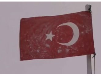 Hudut karakolunda bayrak bile dondu