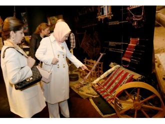 First Lady,  el sanatları müzesini gezdi
