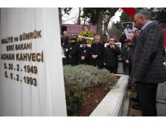 Adnan Kahveci vefat yıl dönümünde kabri başında anıldı