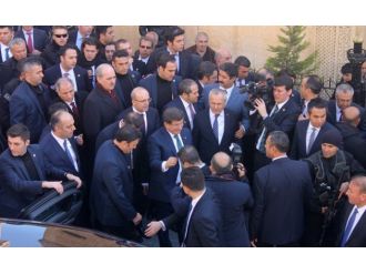 Cuma namazını tarihi camide kıldı