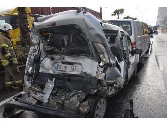 10 araç birbirine girdi: 5 yaralı