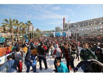 Kar yağmayan Mersin’de kar festivali