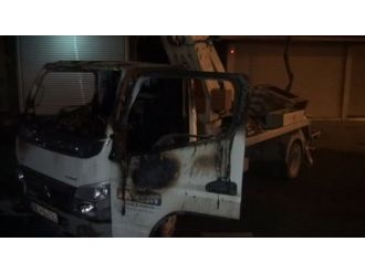 Teröristler el koydukları aracı yaktı