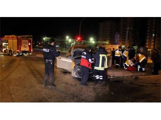 Otomobiller kafa kafaya çarpıştı: 6 yaralı