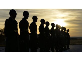 Türkiye Şehitlerini Anıyor