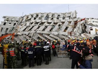 Depremde bilanço artıyor: 14 ölü