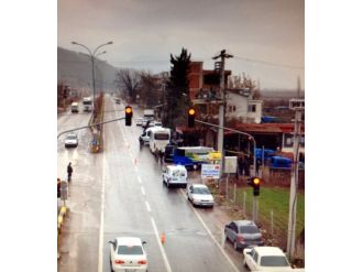 Savrulan araç yayaya çarptı: 1 ölü, 3 yaralı