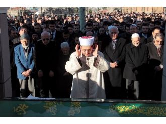 Eski Bakan Adak son yolculuğuna uğurlandı