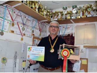 Damızlık Kuşlar Dünya Şampiyonluğu bir Türk’ün