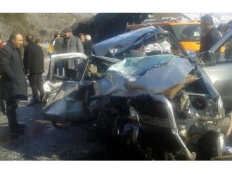 Otomobil hurdaya döndü: 2 ölü