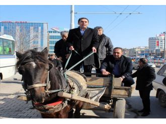 CHP’den at arabalı eylem