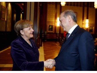 Erdoğan Merkel’le görüştü