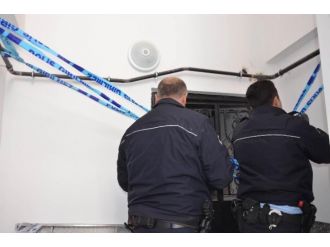 Üzerine asansör kabini düşen işçi öldü