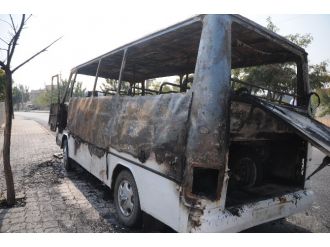 Kokaini kaçıramayınca minibüsü yaktılar