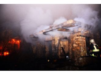 3 ev küle döndü: 1 ölü