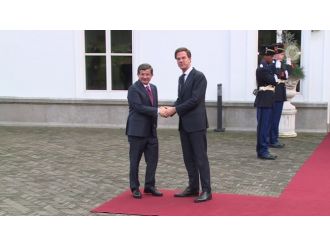 Hollandalı mevkidaşıyla görüştü