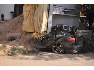 600 bin liralık Porsche hurdaya döndü