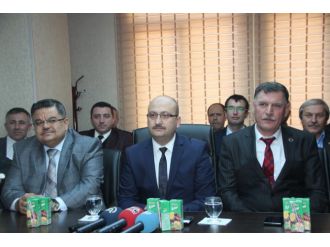 CHP’li belediye başkanı ve iki meclis üyesi AK Parti’ye geçti