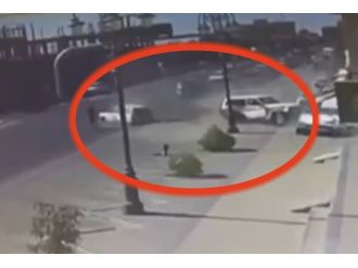 Çocuk araçtan böyle fırladı