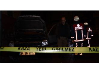 Park halinde bulunan beş otomobil kundaklandı