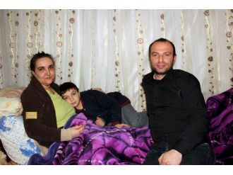 Böyle ’ADAM’lar da var... 6 yıldır yatalak eşine bakıyor