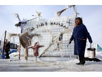 Mültecilerin dramı buza yansıdı