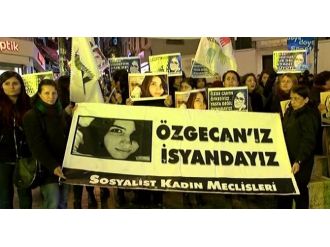 İstanbul’da Özgecan Aslan protestosu