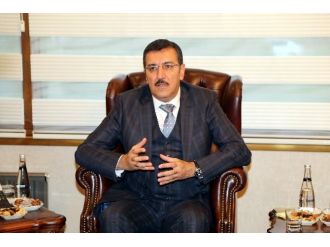 "Gümrüklerdeki bekleme sürelerini minimuma indireceğiz"