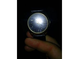 Hırsız çaldığı kol saatini takınca yakalandı