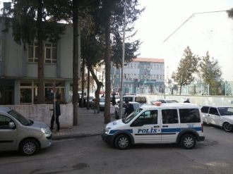 Kızların kavgasını polis ayırdı