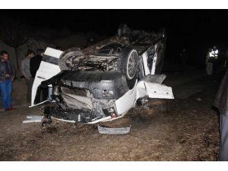 Kayganlaşan yolda minibüs takla attı: 22 yaralı