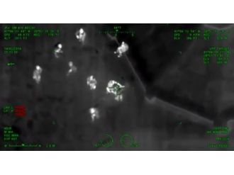 Polise molotofla saldıranlar gece görüş kamerasında