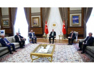 Türk-İş heyeti Beştepe’de