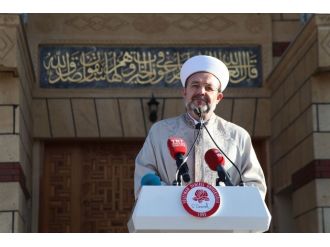 "Üniversite ve mabet birbirinden ayrılamaz"