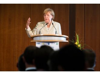 Merkel’den ’uçuşa yasak bölge’ye destek