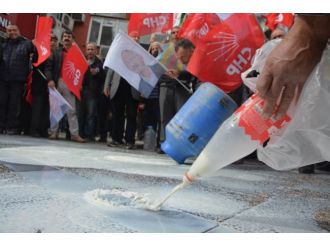 Kilolarca sütü sokağa döktüler