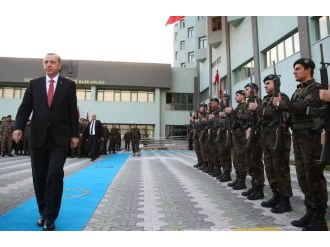 Erdoğan stratejik bir komutanlığı daha ziyaret etti