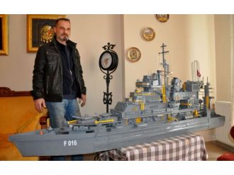 Çöpten topladıklarıyla bu gemiyi yaptı