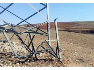 Teröristlerden elektrik direğine bombalı saldırı