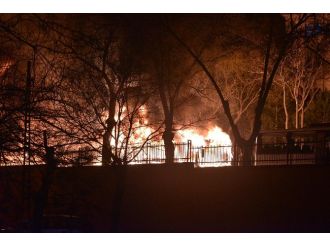 Patlamada bomba yüklü araç şüphesi