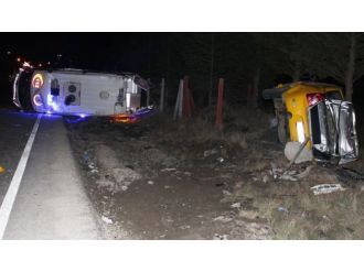 Ambulansla taksi çarpıştı: 1 ölü, 4 yaralı