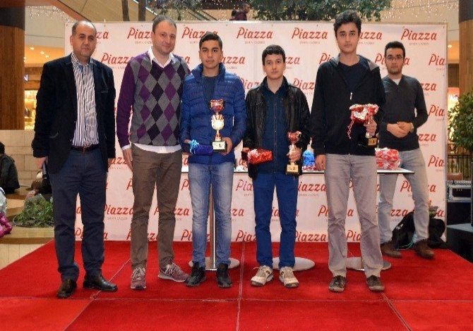Piazza’da Satranç Ustaları Ödüllendirildi
