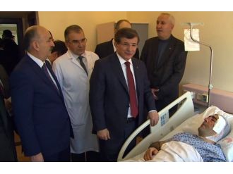 Başbakan’dan yaralılara moral ziyareti