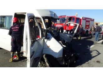 Öğrenci ve öğretmenleri taşıyan araç kaza yaptı: 15 yaralı