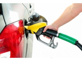 Bu ülkede benzine tam 20 yıl sonra zam geldi